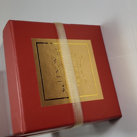 Lenox "Winter Greetings Birdhouse" Ornament - Picture 5 of 6